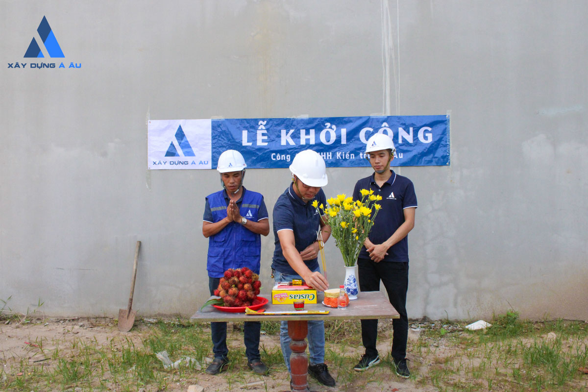 Khởi công nhà phố 