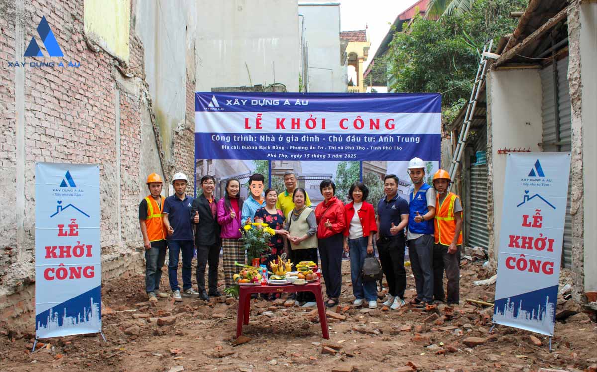 Khởi công